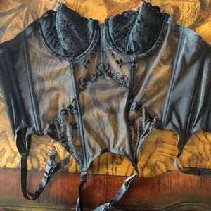 34b Victoria’s Secret black lacy bustier